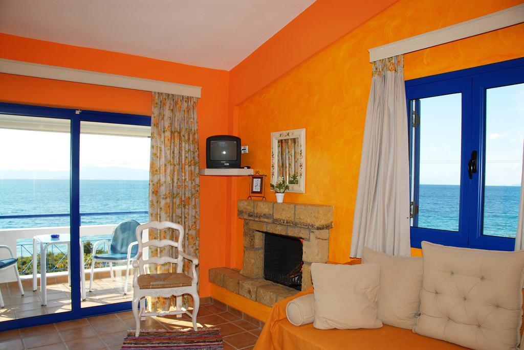 Agnadi Hotel Rovies Exterior foto
